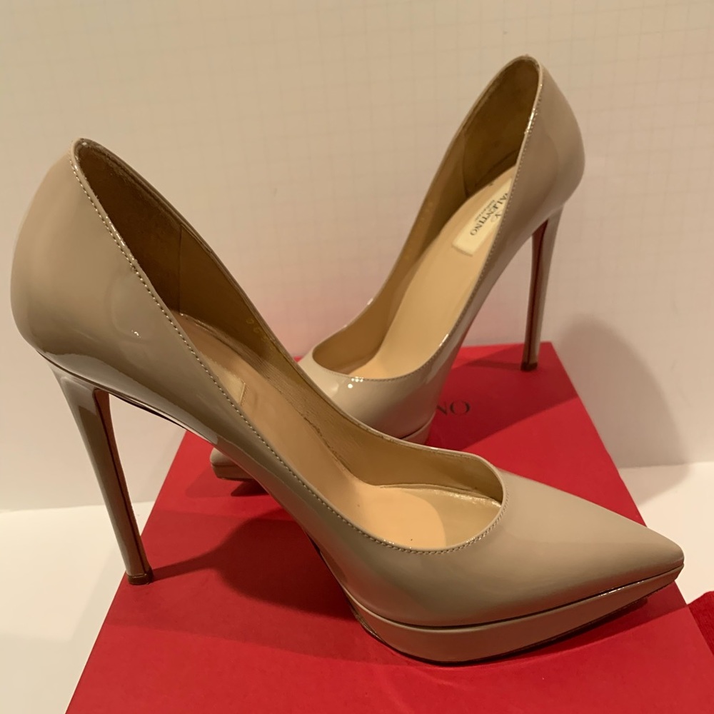 Valentino Garavani Nude Patent Platform pumps 38